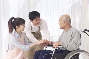 高度な介護を目指すなら介護職員初任者研修を取ろう