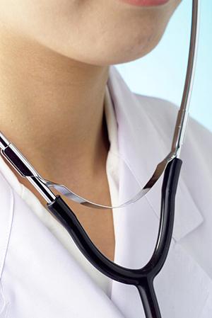 栄の審美歯科で歯を白くするために